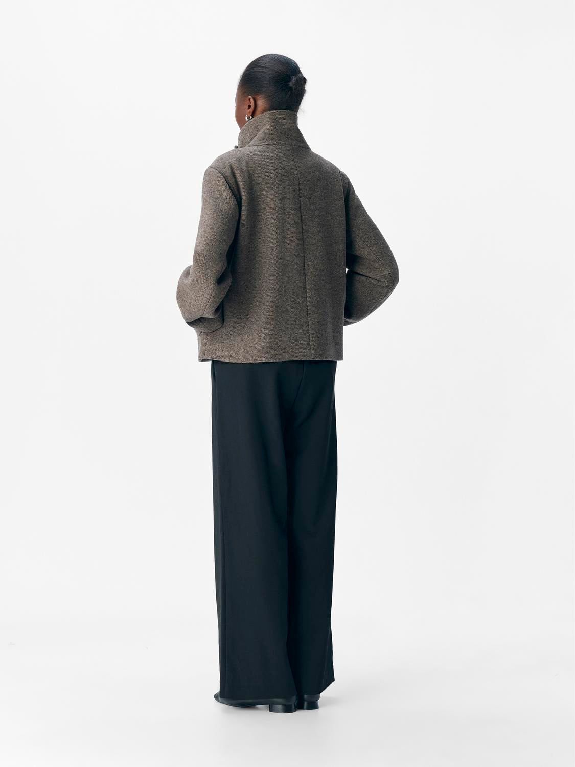 model_shot-back
